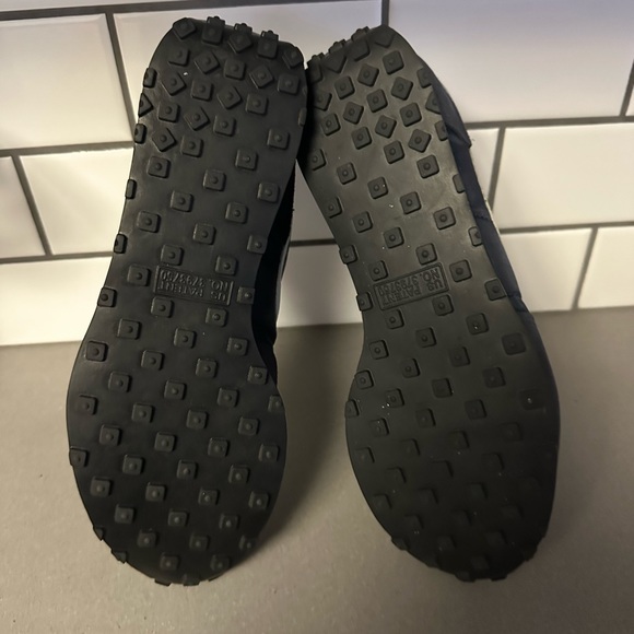 Nike - Picture 4 of 4